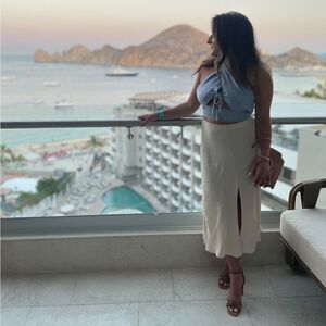 Cream leg slit skirt